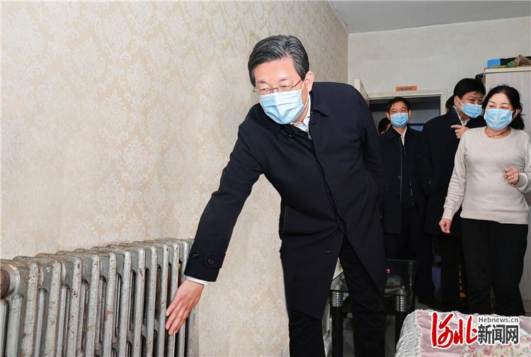 王東峰在石暗訪檢查供暖工作:時刻關心民生冷暖(圖4) 王東峰在石暗訪檢查供暖工作:時刻關心民生冷暖(圖4)